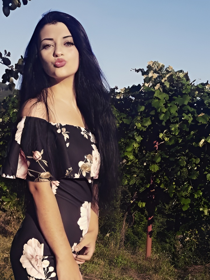 Ангелина привлекальеная девушка из Пикалево цена от 10000 руб