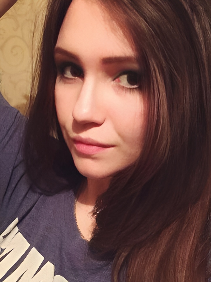 Арина привлекальеная девушка из Пикалево цена от 5000 руб