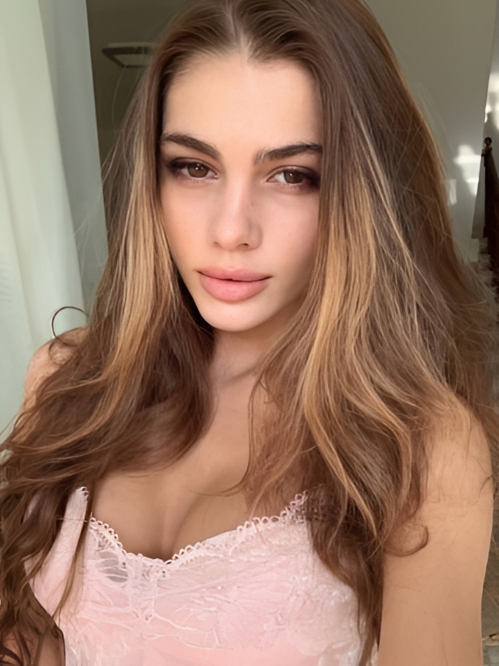 Кристина привлекальеная девушка из Пикалево цена от 5000 руб