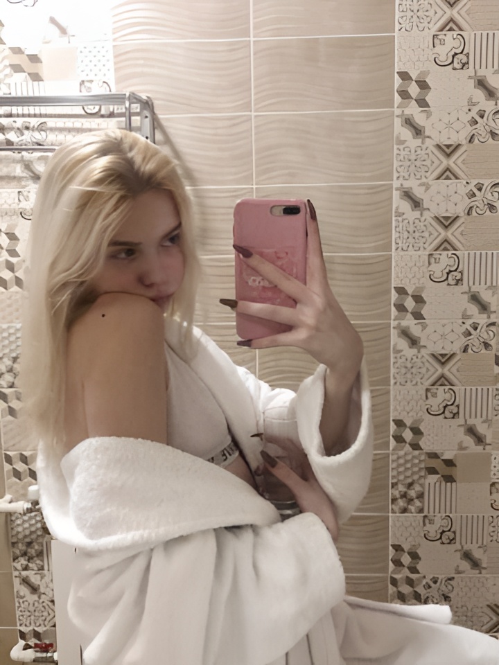 Светлана привлекательная девушка из Пикалево цена от 10000 руб