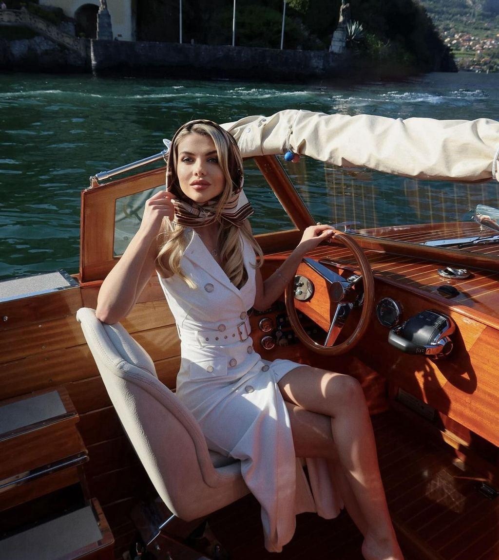 Яна привлекальеная девушка из Пикалево цена от 10000 руб