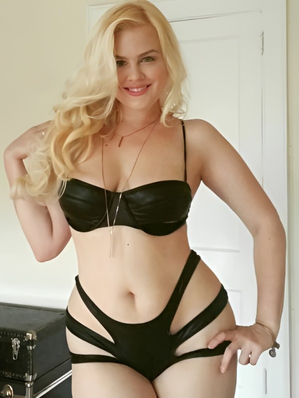 Ангелина привлекательная девушка из Пикалево цена от 10000 руб