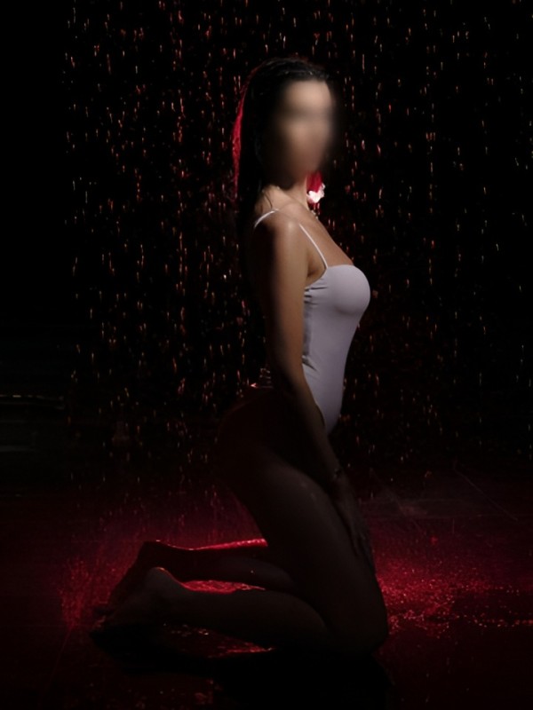 Индира привлекательная девушка из Пикалево цена от 4000 руб