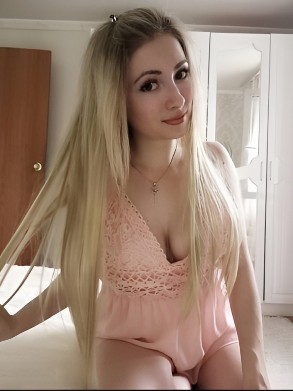 Лейла привлекательная девушка из Пикалево цена от 10000 руб