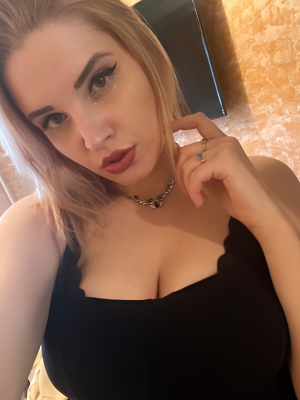 Роксана привлекательная девушка из Пикалево цена от 5000 руб