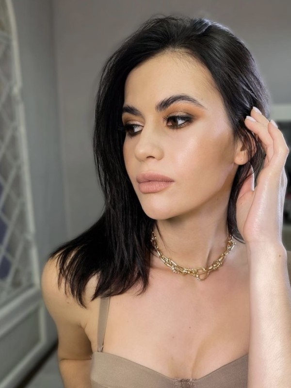 🎥 Лада привлекательная девушка из Пикалево цена от 3000 руб